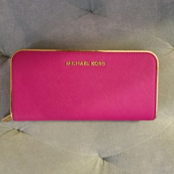Michael Kors Handbags - ❌❌Sold❌❌Michael Kors wallet